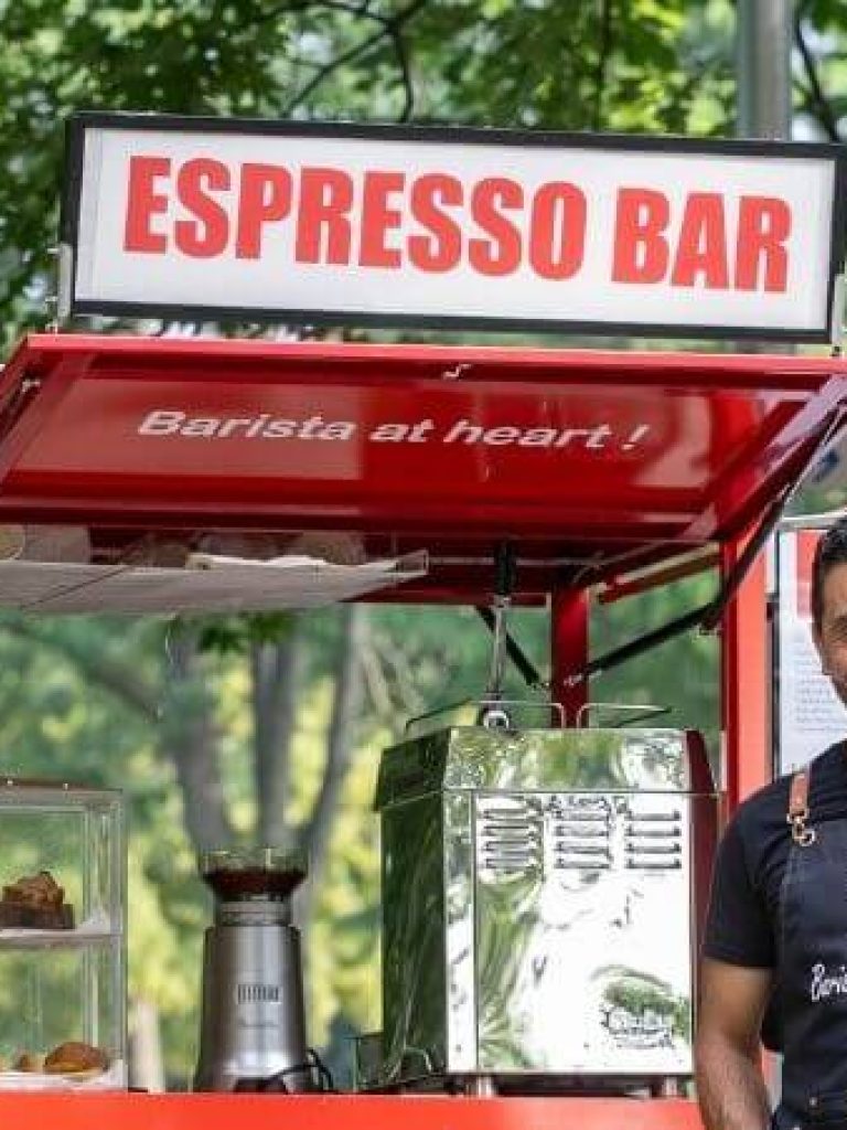 Elie, founder of CycloPro Café, portrait